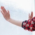 DIYでできる窓の寒さ対策！断熱シート　すきまテープの貼り方