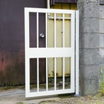 鉄製門扉の塗り替え方　DIYで門扉をきれいに蘇らせる完全ガイド