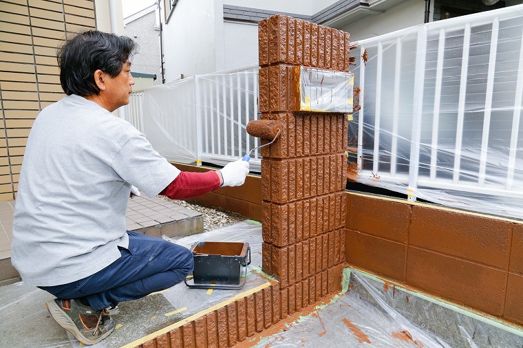 2回目の上塗り塗料を塗る