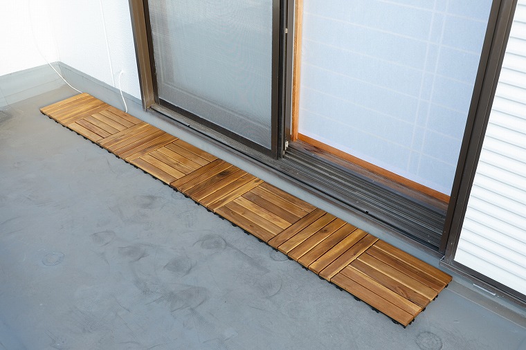 手順5：1列目を張り終えたところ