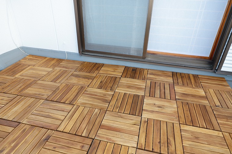 アカシアデッキタイルの設置方法