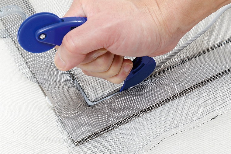 押えゴムで固定するイメージ