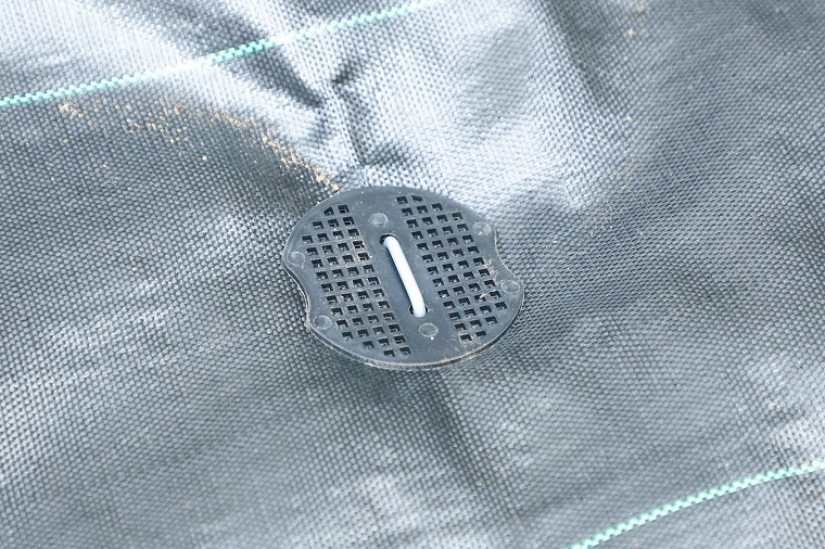 押さえ付きコの字ピンで固定