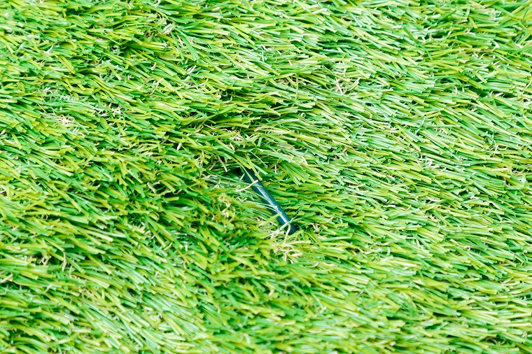 押さえピンを打ち込む