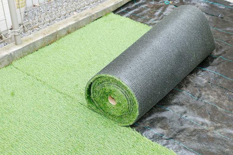 すき間なく突き付けで敷く