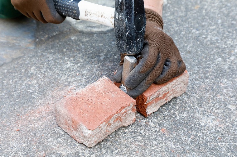 ハンマーで一気に割る