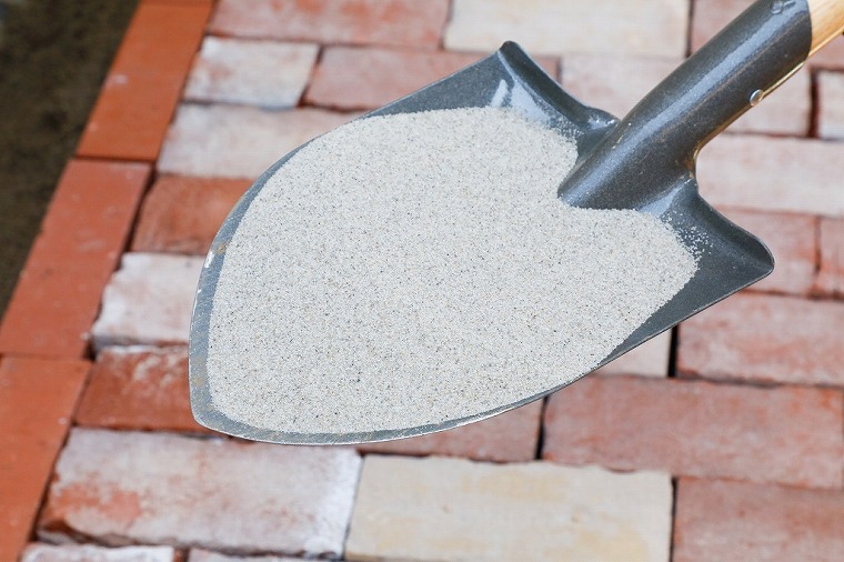 目地に珪砂を入れる