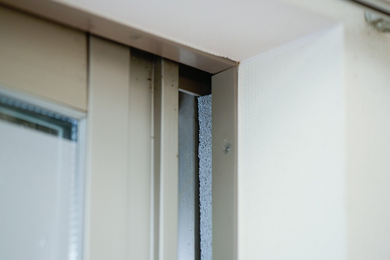 すきまテープの貼り付けが完了