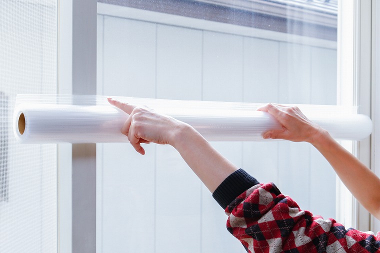 窓ガラスの大きさでシートに印をつける