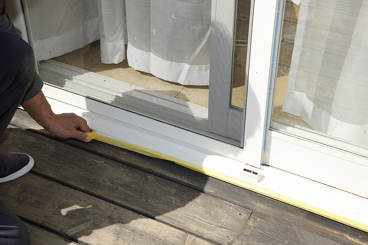 マスキングテープでの養生