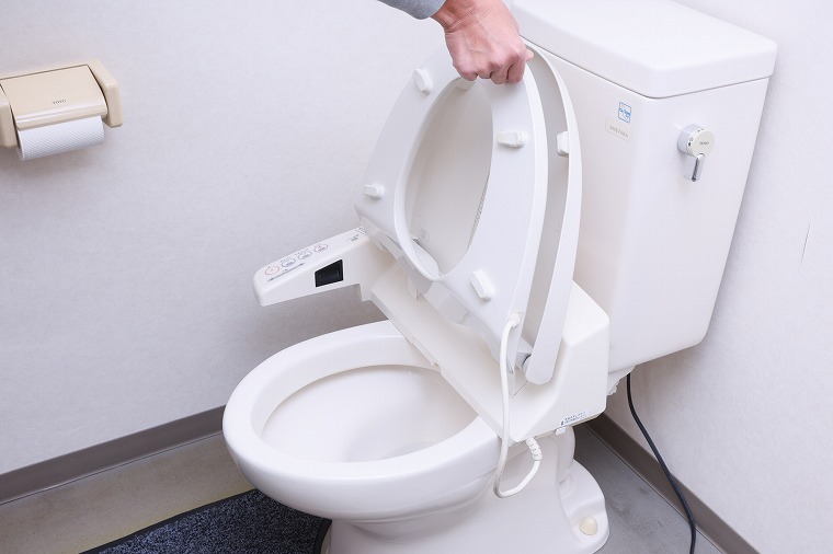 便座を上げる手順の画像