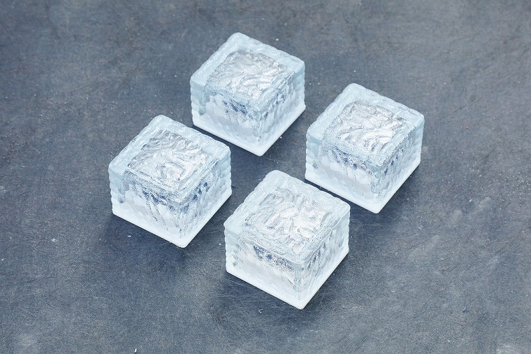 ガーデンライトと砂利 1