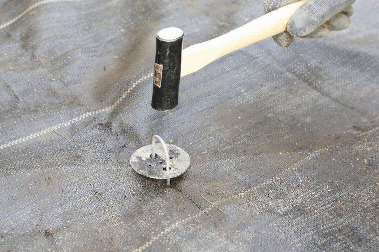 防草シートを敷く 手順2