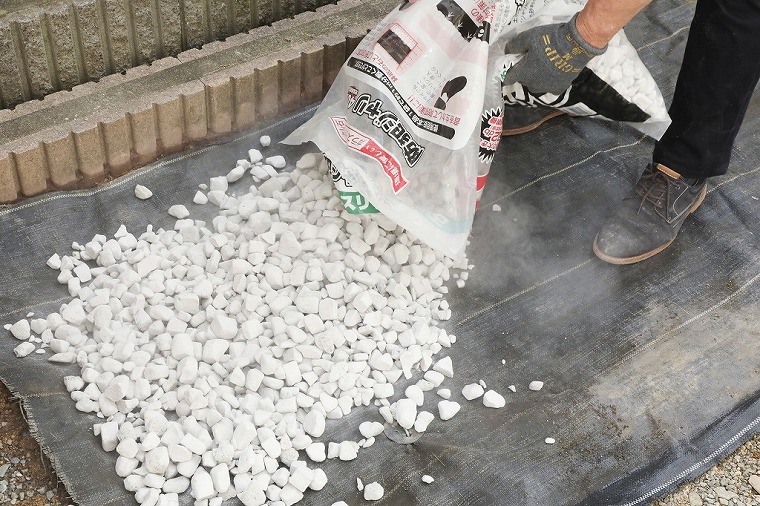 防犯砂利を敷く 手順1