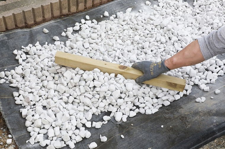 防犯砂利を敷く 手順2