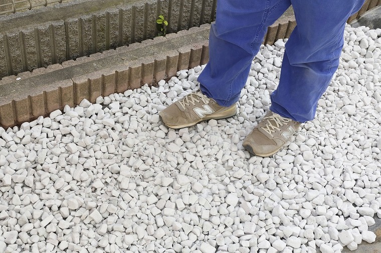 防犯砂利を敷く 手順3