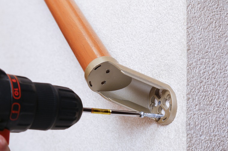 エンドブラケットの設置