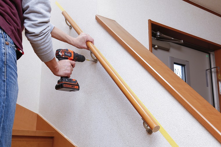 中間ブラケットの固定