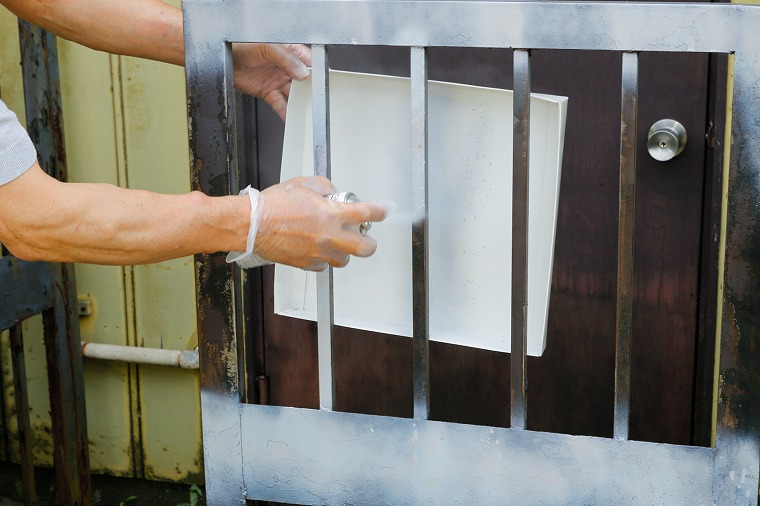 サビ止め塗料を塗る