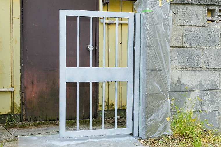 サビ止め塗料を塗る