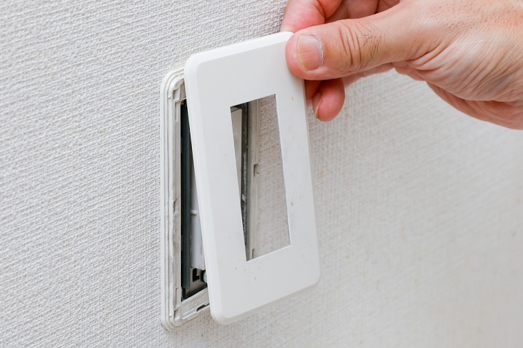 コンセントカバー取り外し1