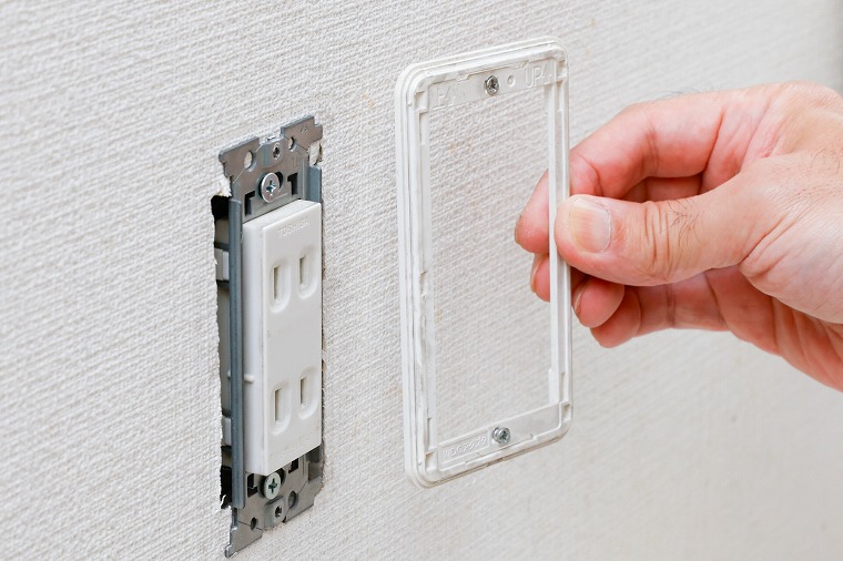 コンセントカバー取り外し3