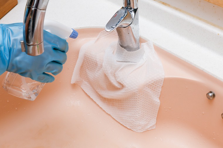 清潔なキッチンシンク