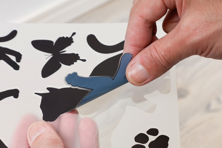 ステッカーをはがす