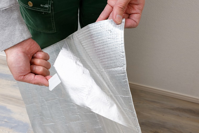 保護フィルムをはがす