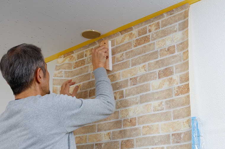 壁紙貼り替えの様子