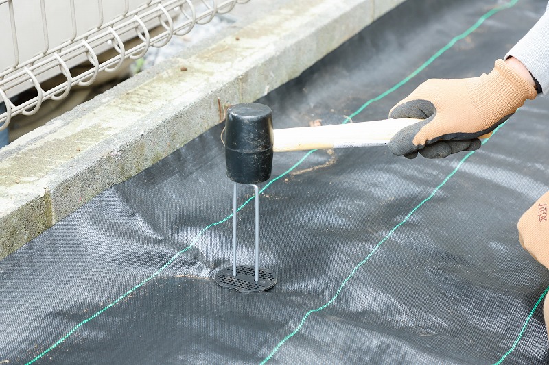 コの字ピンで固定