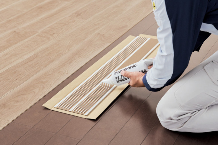 厚さ約1.5mmのリフォームフローリング「ウスイータ」