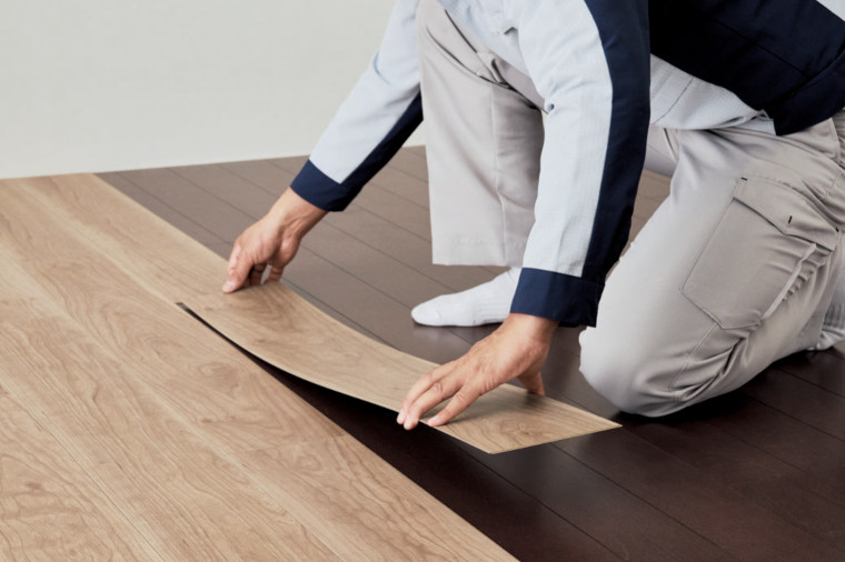 厚さ約1.5mmのリフォームフローリング「ウスイータ」